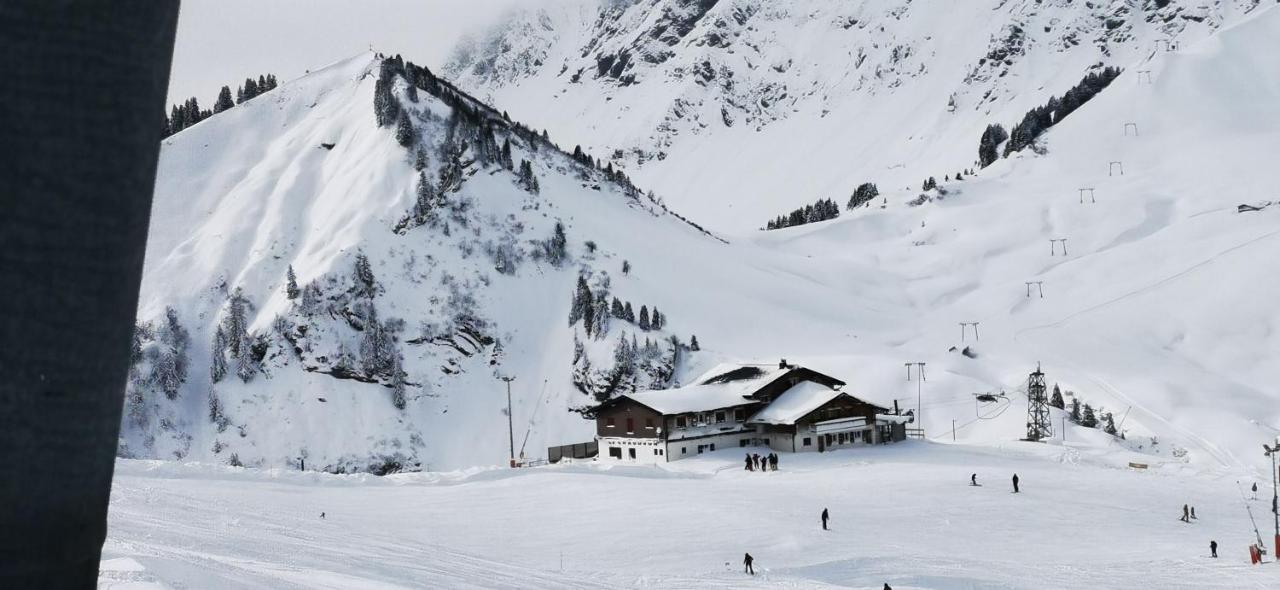 Refuge Le Chaudron Restaurants Lounge & Bar Hotel Champery Exterior photo