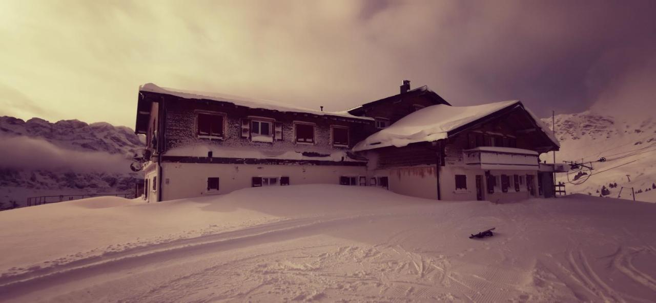 Refuge Le Chaudron Restaurants Lounge & Bar Hotel Champery Exterior photo